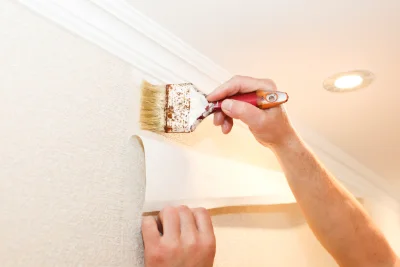 Pose de papier peint à Couloutre — revêtements muraux et toiles de verre